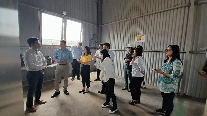 Đoàn chuyên gia Úc và Cục Bảo vệ thực vật về làm việc và thăm vùng trồng vải thiều xuất khẩu tại Hải Dương.