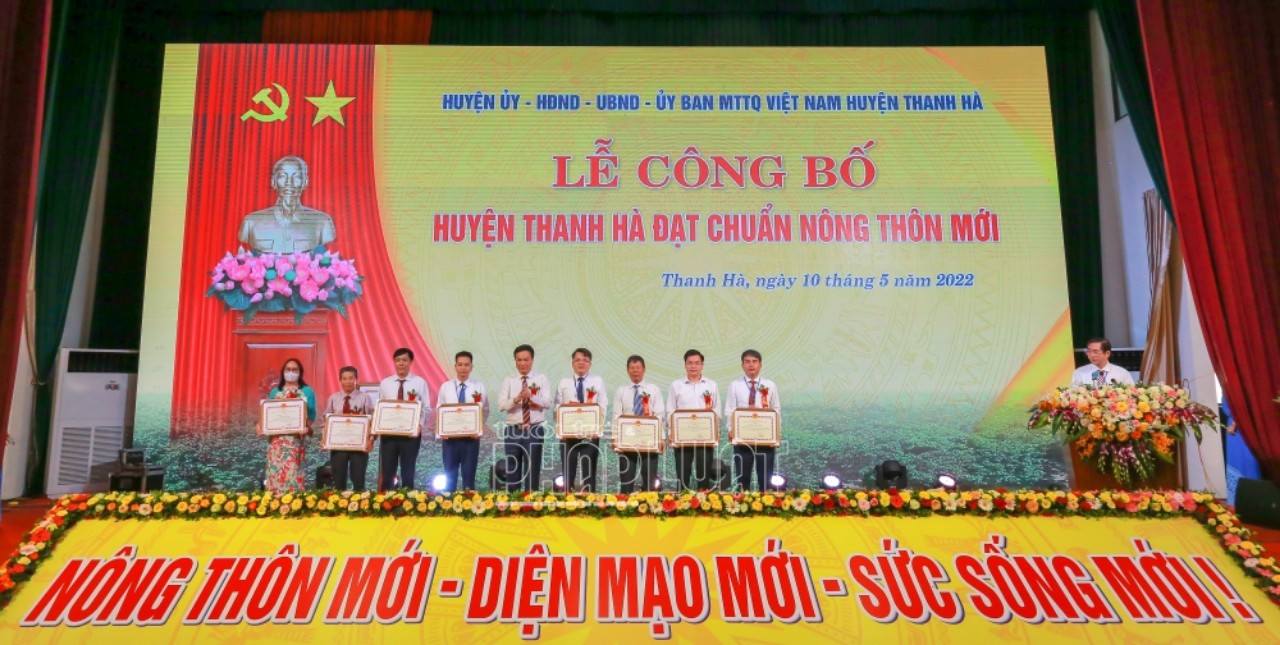 Thanh Hà đón bằng công nhận huyện đạt chuẩn nông thôn mới
